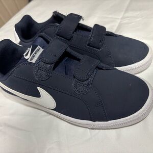 Nike Kids Navy and White Hook-and-Loop Sneakers